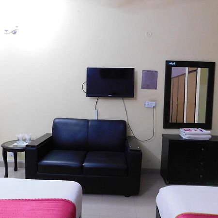 Hotel Tourist Inn Lahore Eksteriør billede