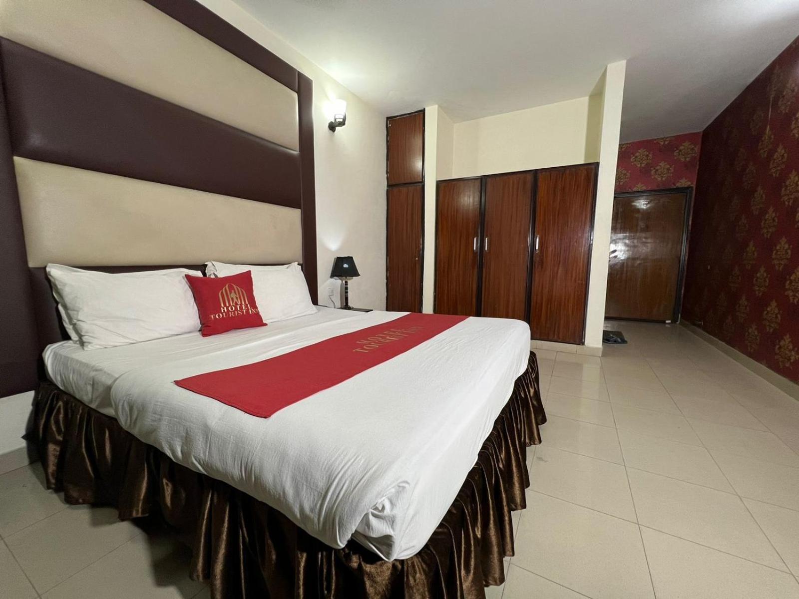 Hotel Tourist Inn Lahore Eksteriør billede