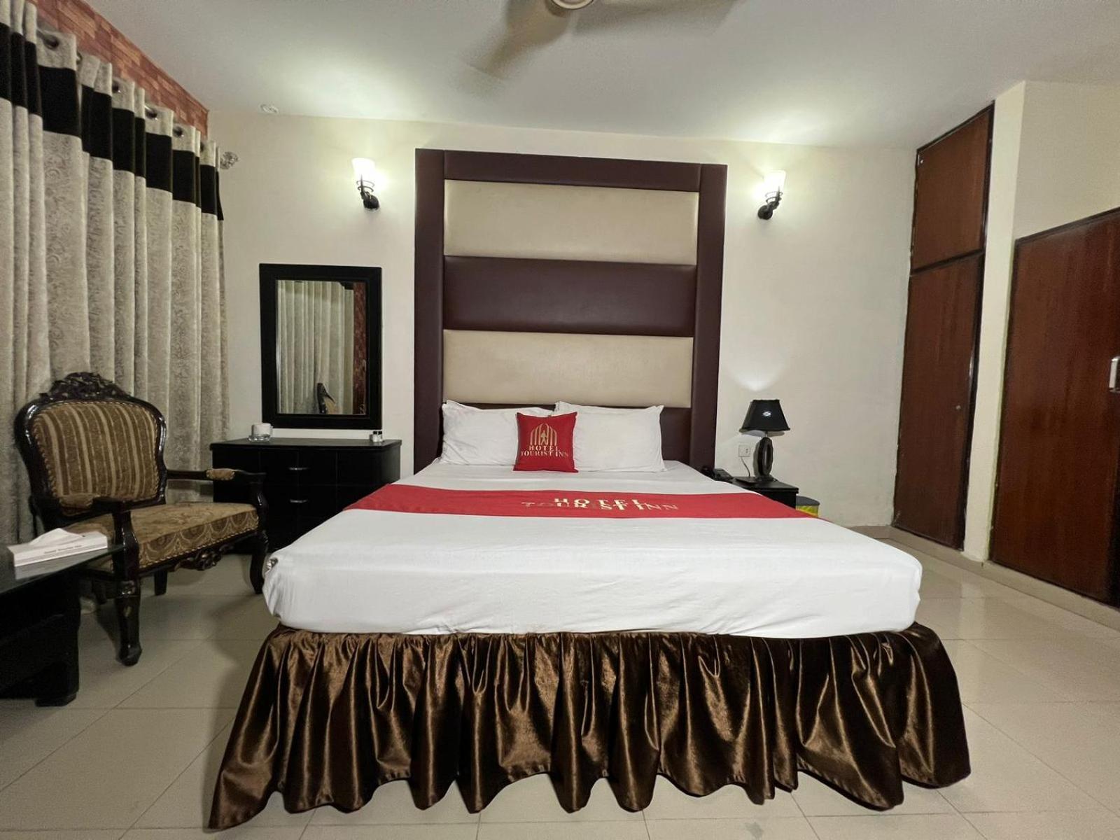 Hotel Tourist Inn Lahore Eksteriør billede